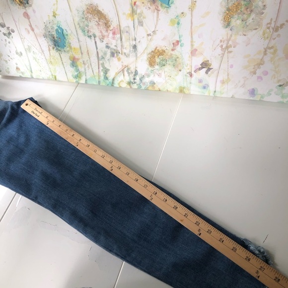 FRAME Women’s Mid Wash 9 inches Rise Frayed Hem Distressed Jeans Size 28 - Picture 13 of 15